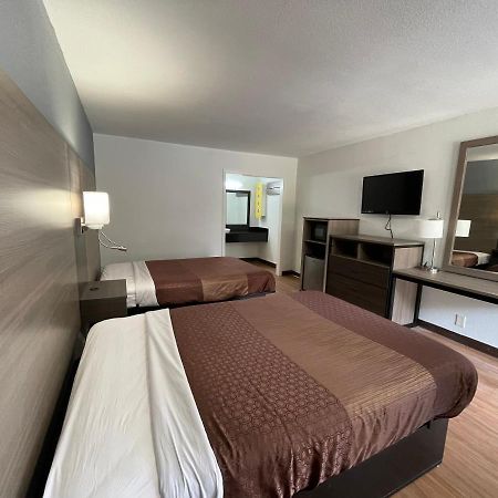 Landmark Hotel Leesville Bagian luar foto