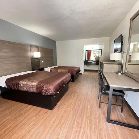 Landmark Hotel Leesville Bagian luar foto
