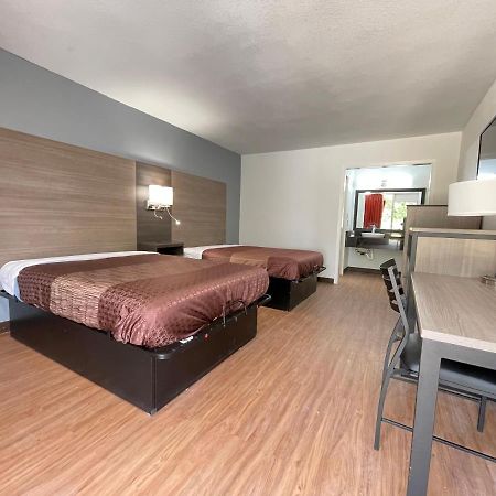 Landmark Hotel Leesville Bagian luar foto