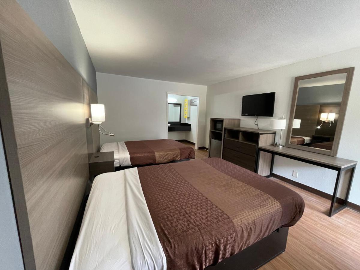 Landmark Hotel Leesville Bagian luar foto