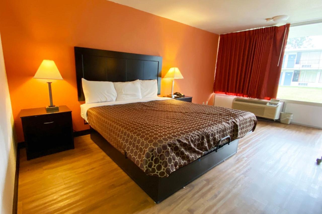 Landmark Hotel Leesville Bagian luar foto