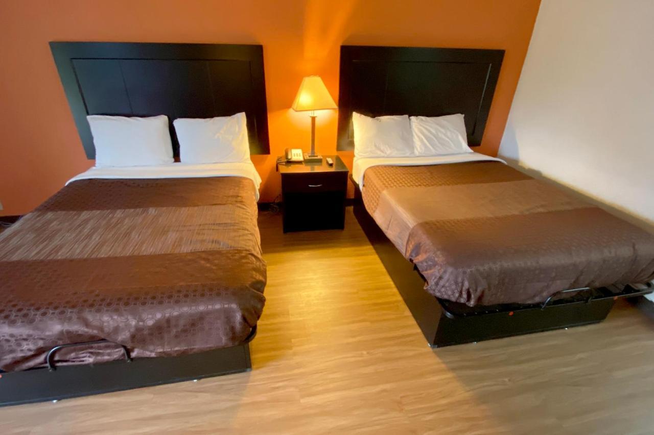 Landmark Hotel Leesville Bagian luar foto
