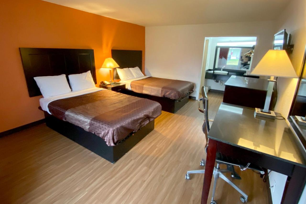 Landmark Hotel Leesville Bagian luar foto