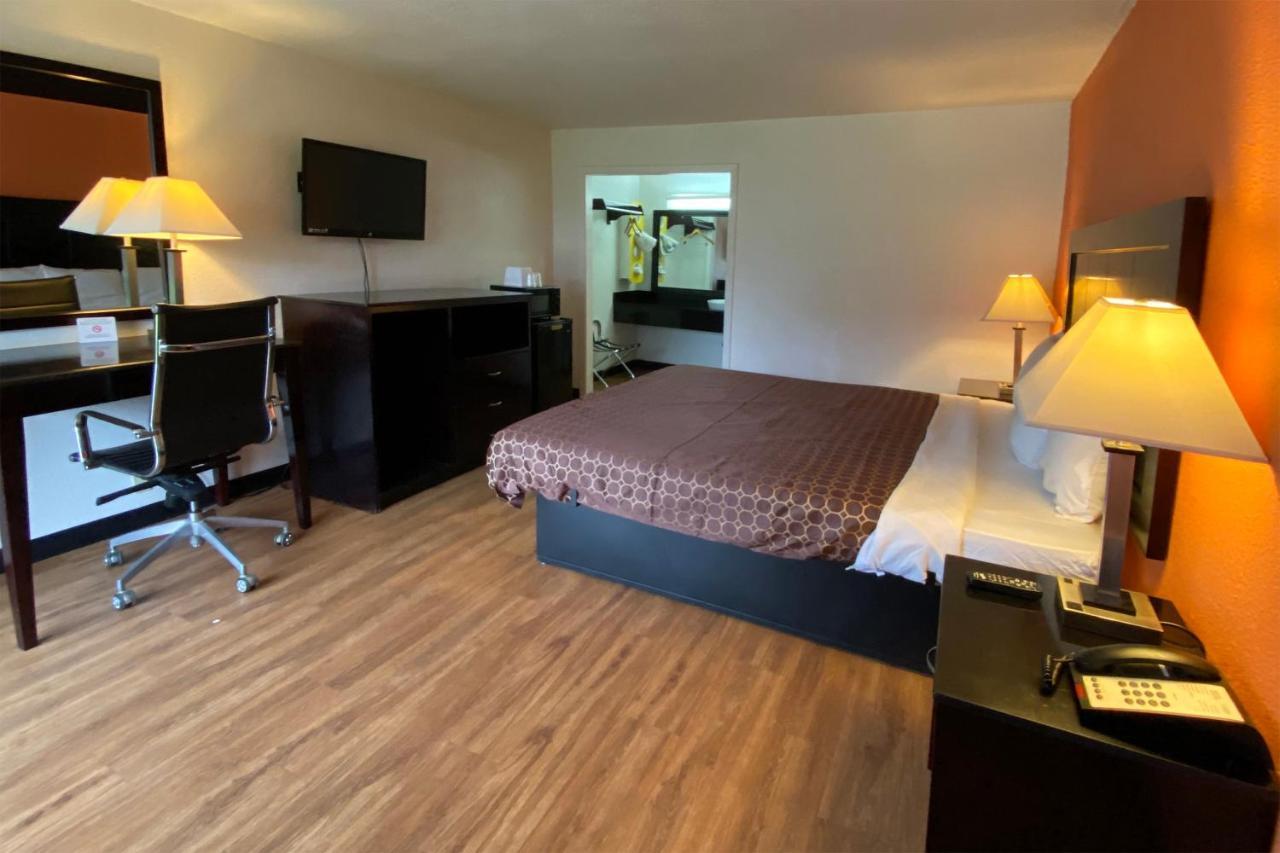 Landmark Hotel Leesville Bagian luar foto