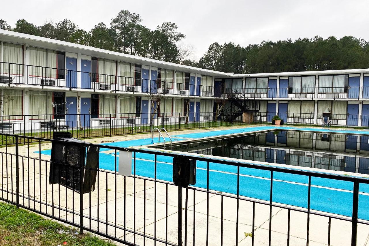 Landmark Hotel Leesville Bagian luar foto