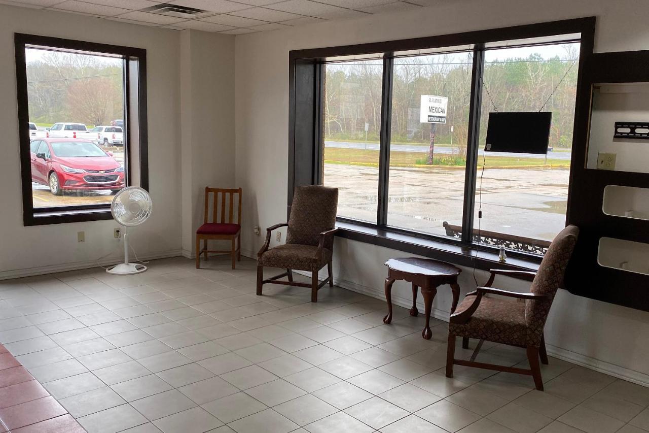 Landmark Hotel Leesville Bagian luar foto