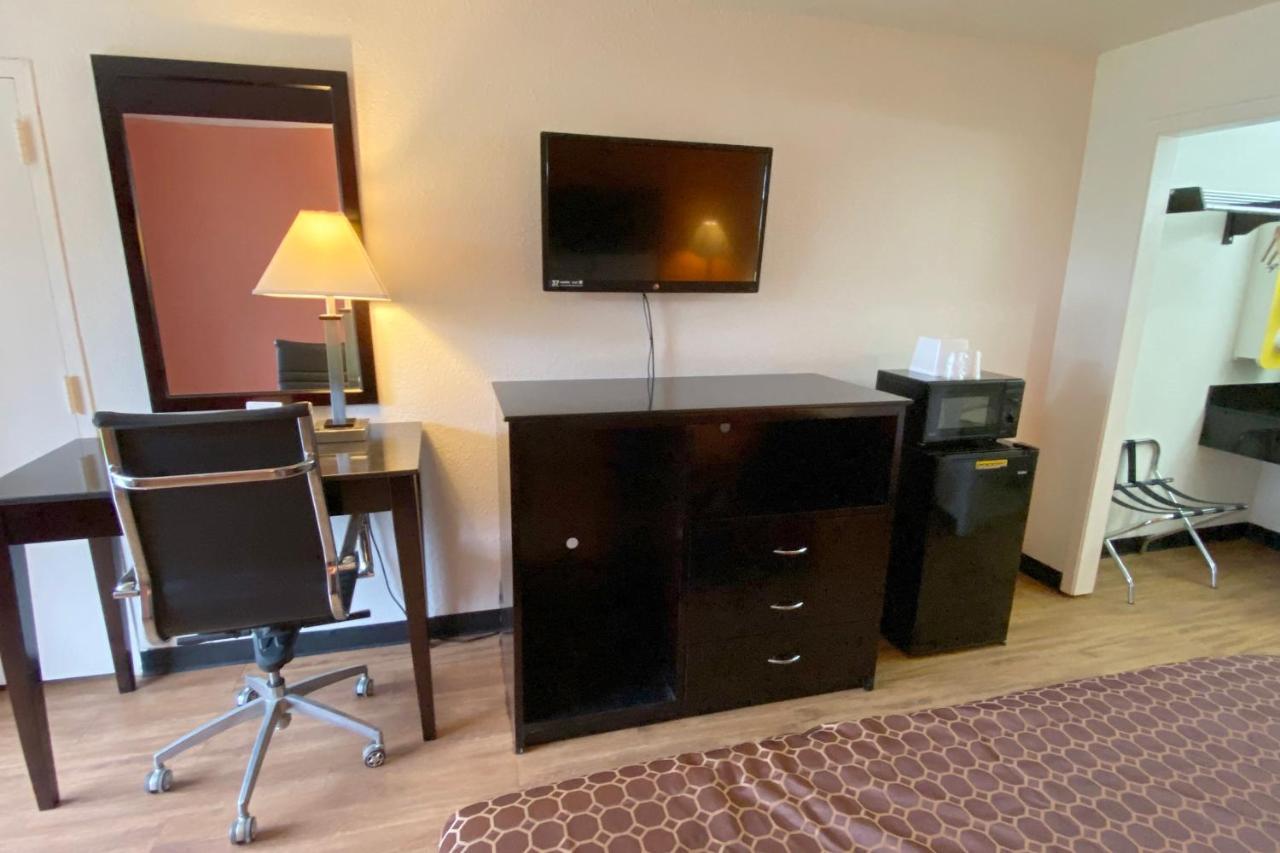 Landmark Hotel Leesville Bagian luar foto